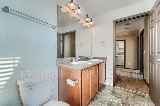 Building Photo - 2273 Saddle Back Ct
