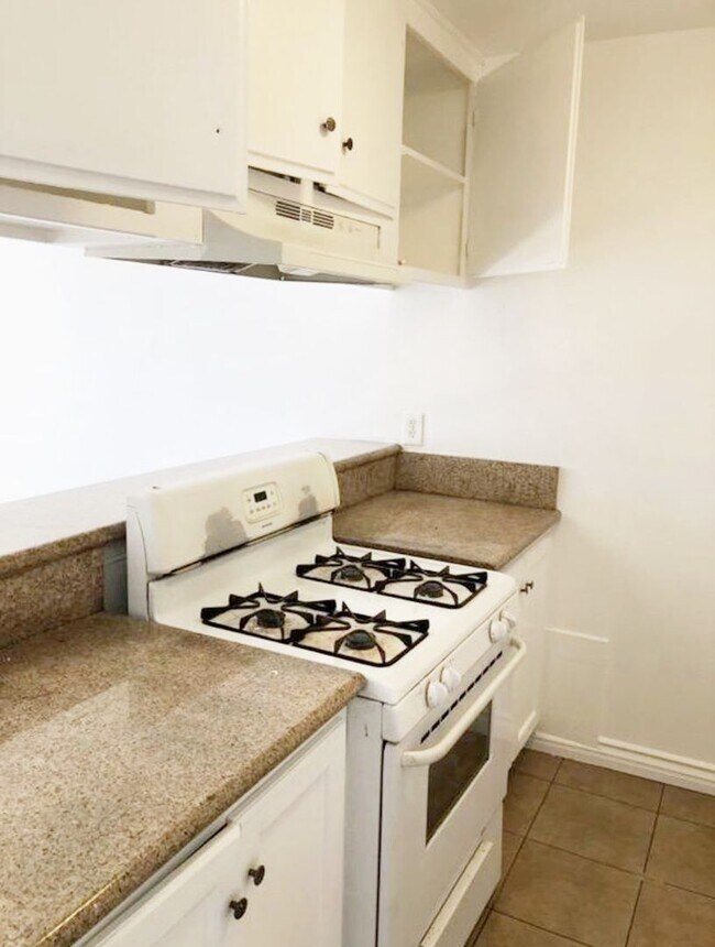 Building Photo - 16615 S Denver Ave