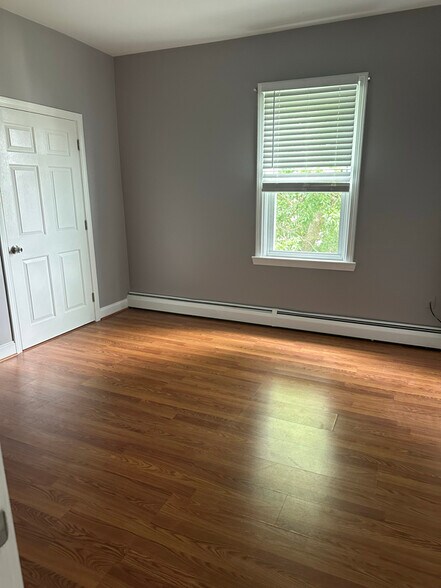 Building Photo - 42 Hobson Ave