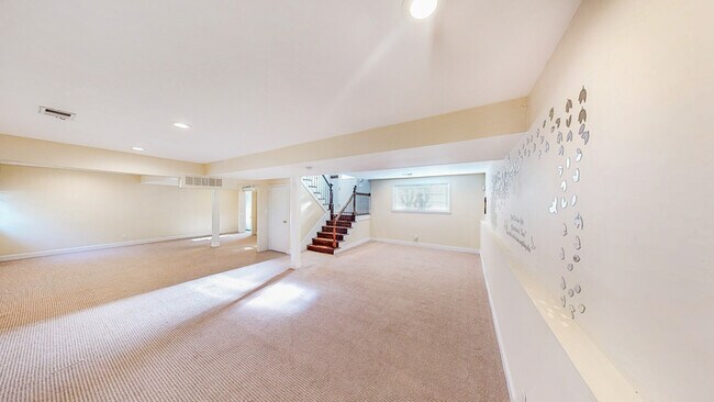 Building Photo - 5512 Hamilton Ave