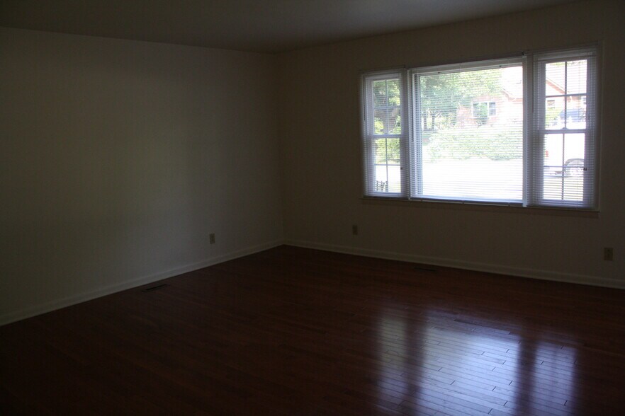 LR - 675 E Liberty St