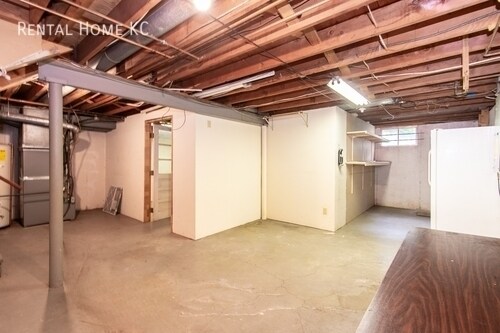 Building Photo - 9305 W 82nd St