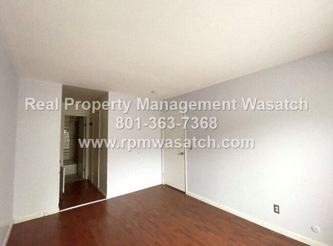 Building Photo - Come See This Charming 1-Bedroom 1 Bathroo...