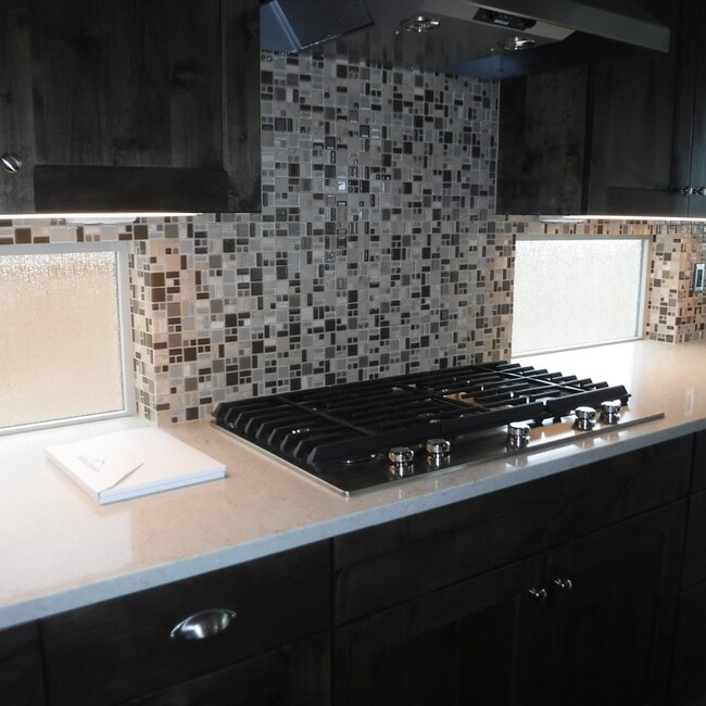 Building Photo - Beautiful 3 Bed/3 Bath Single Level Home i...