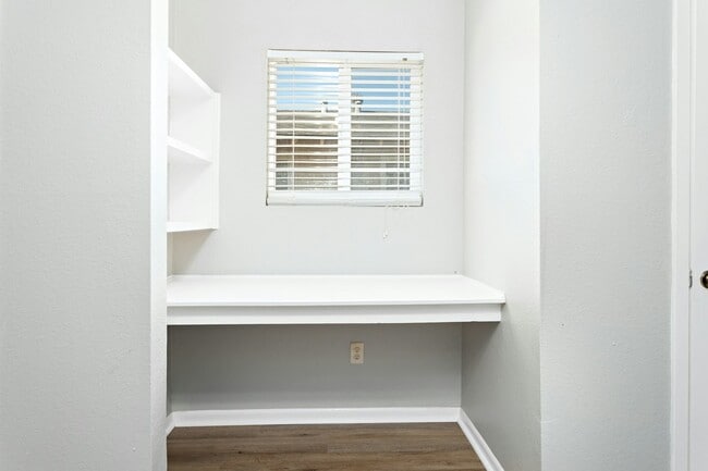 Building Photo - 1176 Oregon Ave