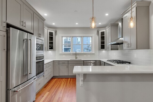 Building Photo - 16 Traymore St