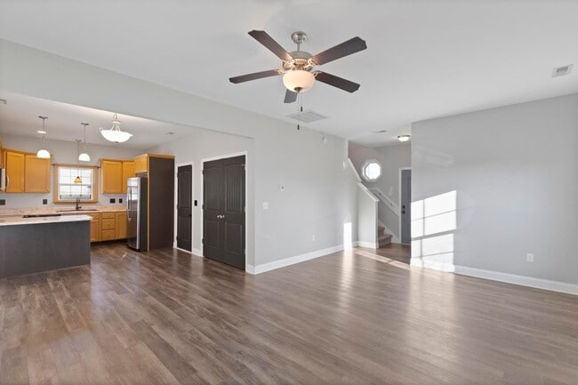 Building Photo - Close to Air Station/Camp Lejeune