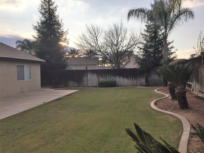 Building Photo - Beautiful 3 Bed 2 Bath in Riverlakes Community - Northwest Bakersfield- $2,450 Rent