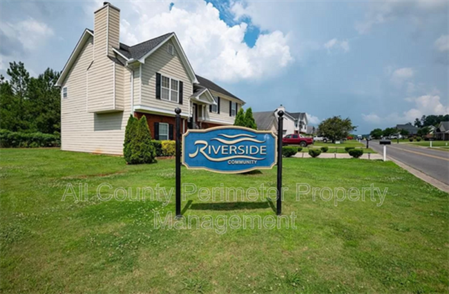 Building Photo - 708 Riverside Dr