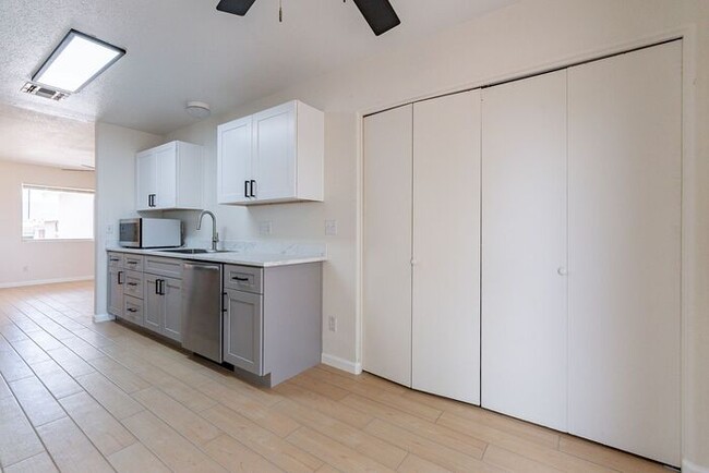 Building Photo - 9746 E Sascha St