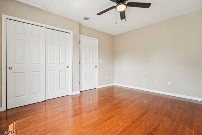 Building Photo - 141 Walnut St