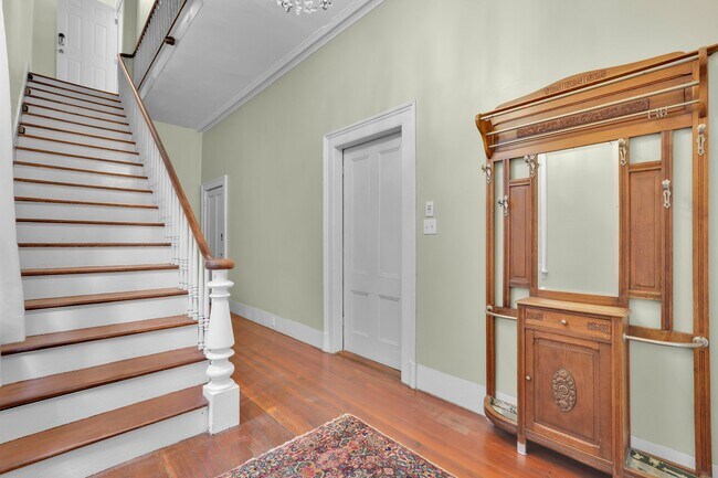 Building Photo - Savannah