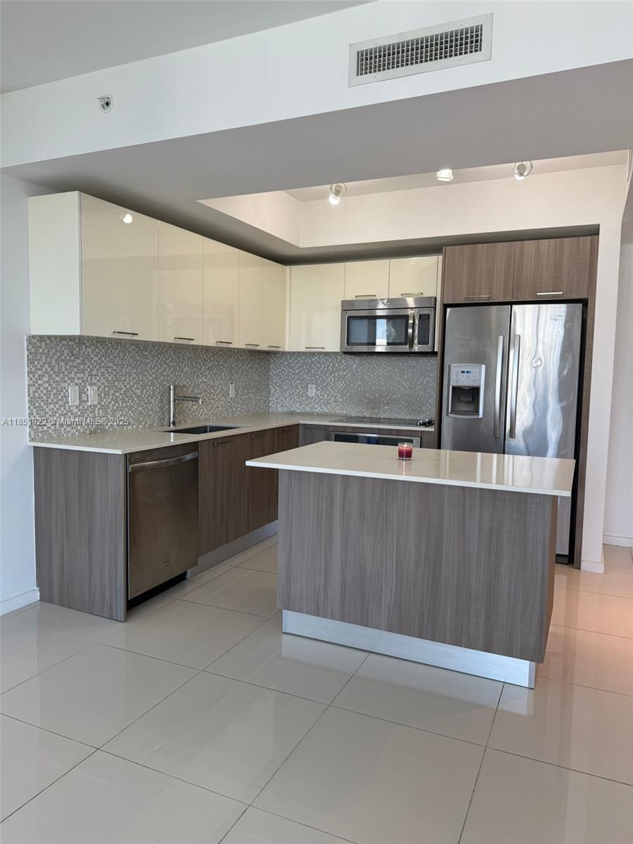 Building Photo - 5252 NW 85th Ave