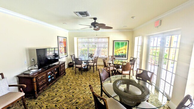 Building Photo - Annual Turnkey 3/3 penthouse on waterfront...