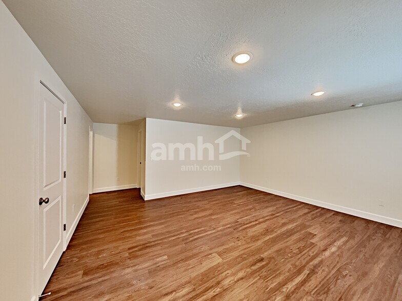 Building Photo - 11138 S Seagrass Dr