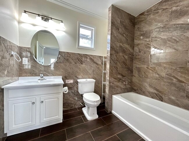 Building Photo - 202 Maurice St