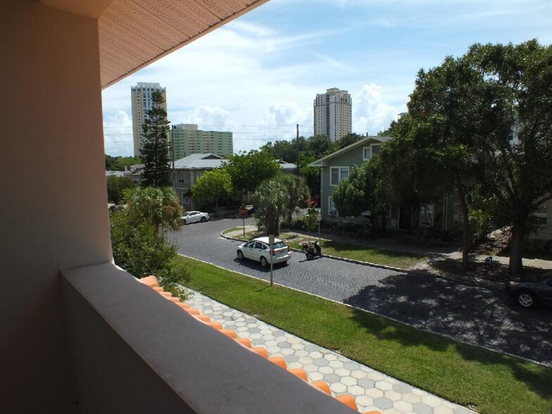 Building Photo - 616 2nd St N