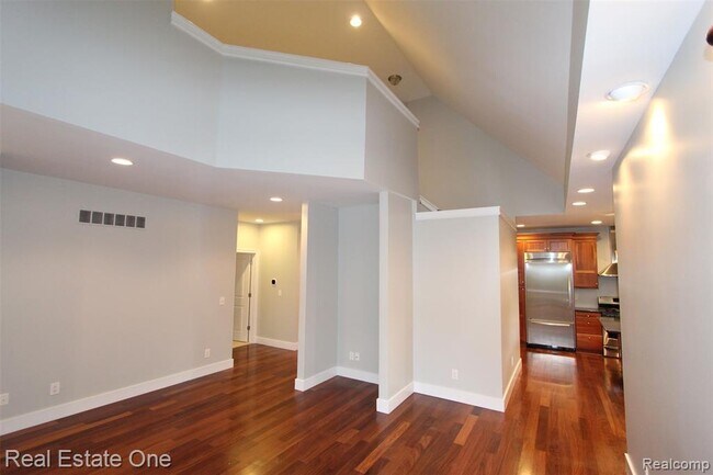Building Photo - 1090 Oakwood Dr