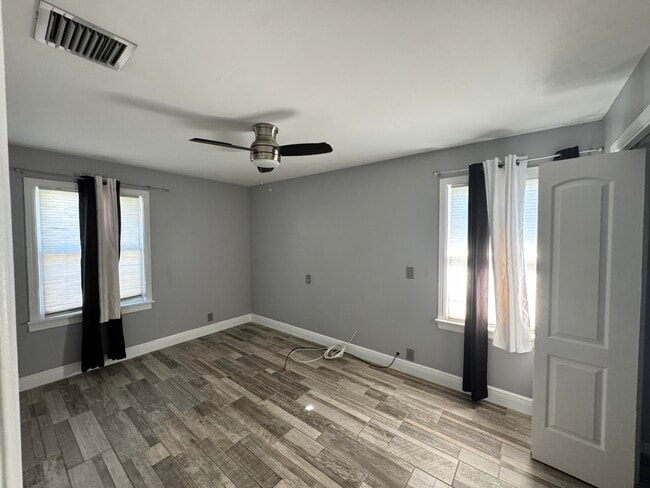 Building Photo - 322 S L St