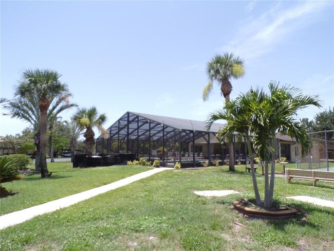 Building Photo - 4016 Oakview Dr