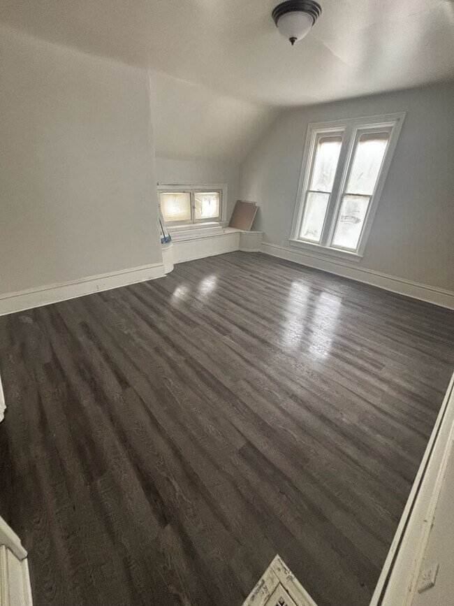 Building Photo - 509 W Franklin St