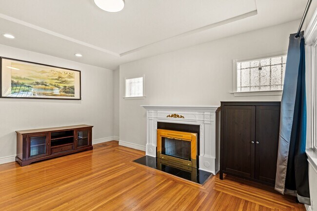 Building Photo - 3318 Maple Ave