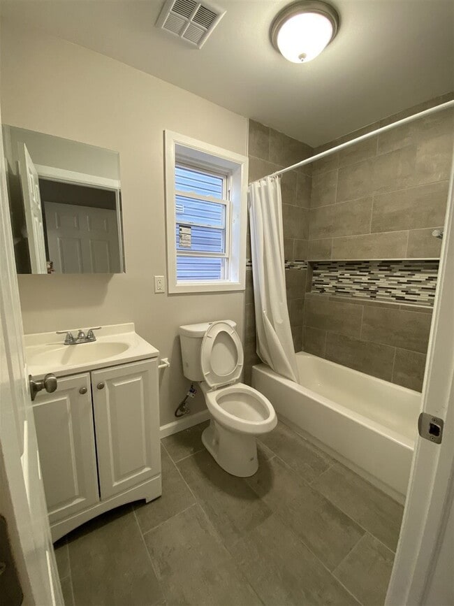 Building Photo - 109 Godwin Ave