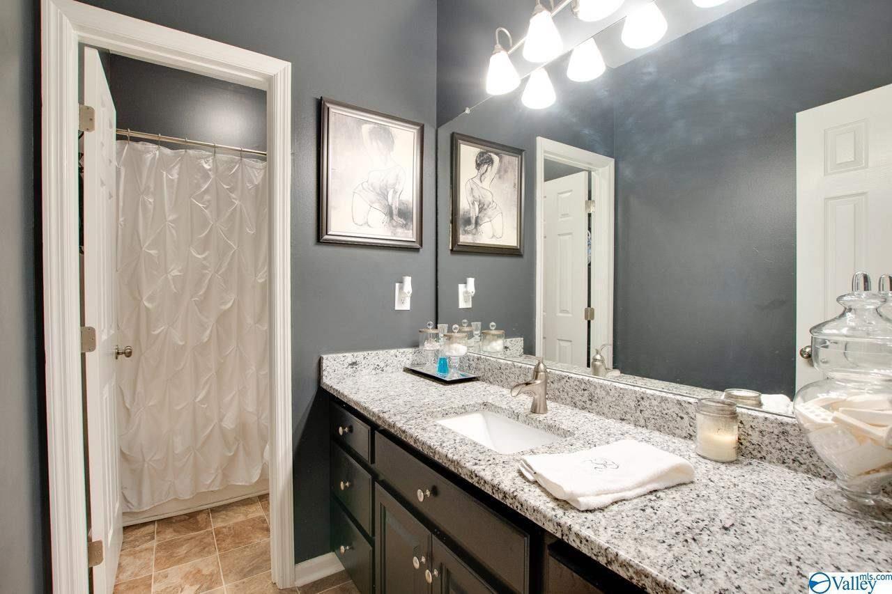 Building Photo - 2401 Ermine Dr