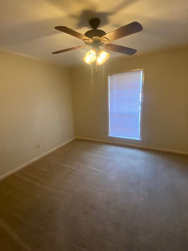 Building Photo - Renovated 3 Bedroom 2 Bath Home for Rent!