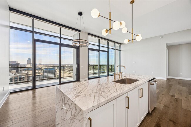 Building Photo - 9757 Katy Fwy