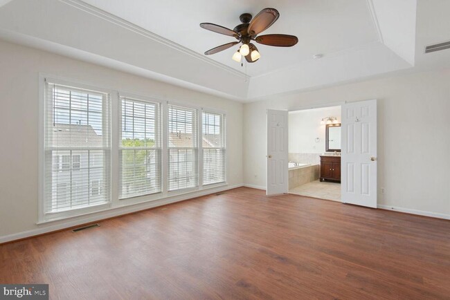 Building Photo - 15041 Clementine Way