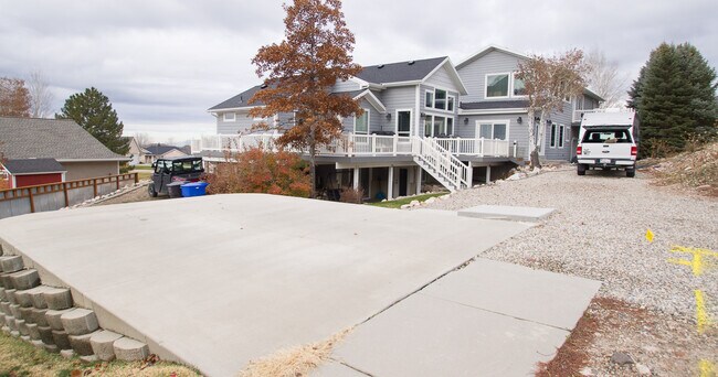 Building Photo - 1084 E 3400 N