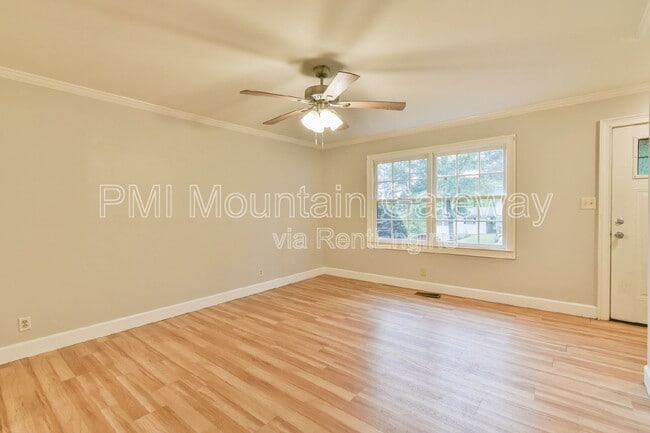 Building Photo - 42-56 Greenwood Cir