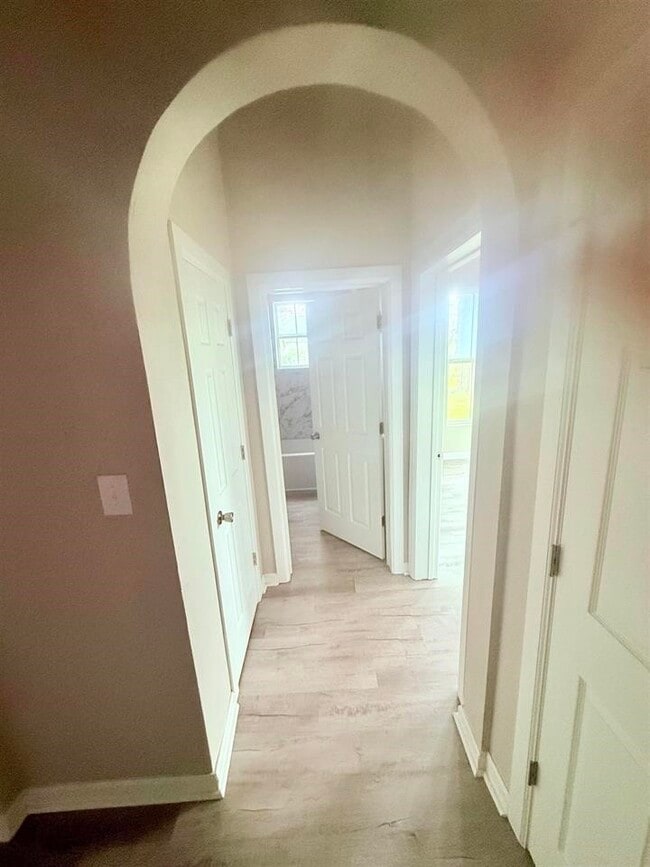 Building Photo - 2105 Laurel Ave