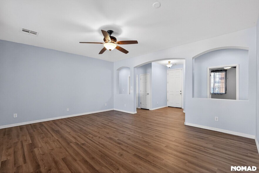 Building Photo - 2140 W Desert Ln