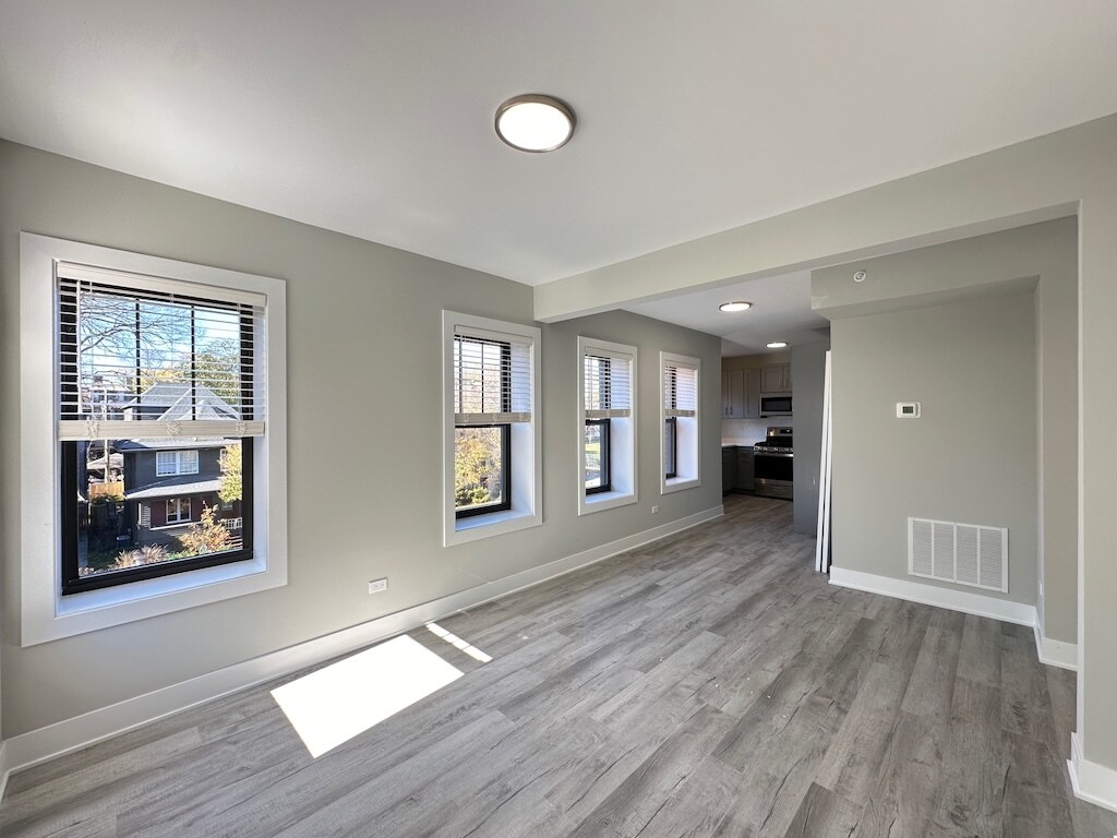 Building Photo - 1144 Oak Ave