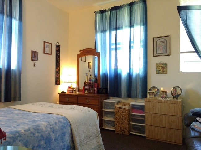 Building Photo - 1557 Main St