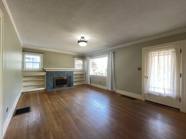 Building Photo - Charming Portland Home with Original Hardwood Floors, Finished Basement & Large Kitchen