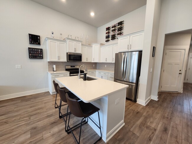 Building Photo - 210 Woodhouse Wy
