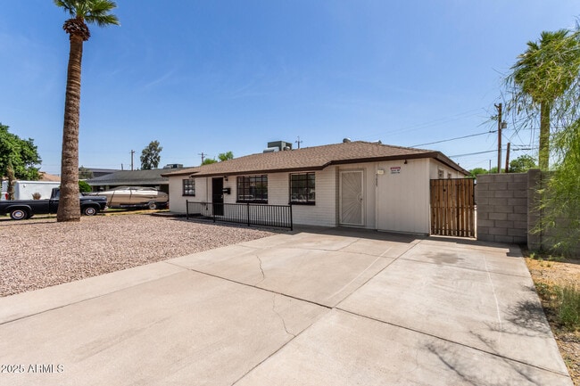 Building Photo - 5635 N 35th Dr