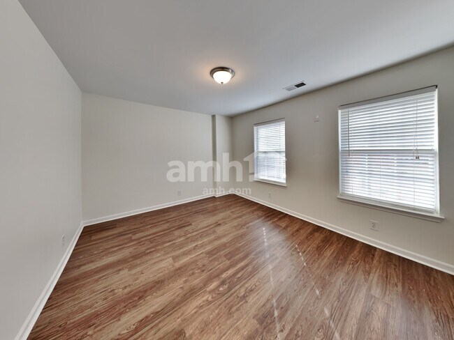 Building Photo - 1502 Halifax Dr