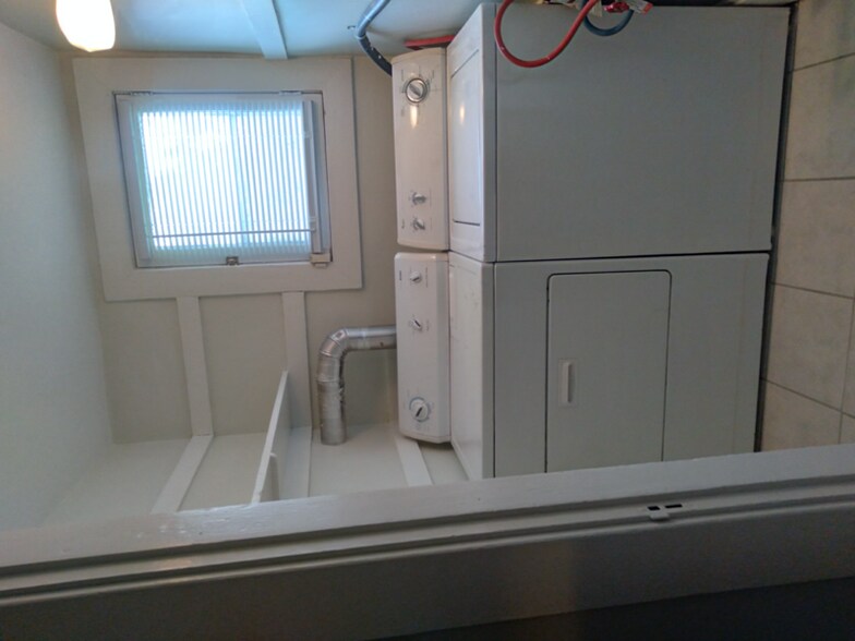 Building Photo - 2310 E 12th St