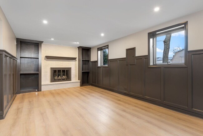 Building Photo - 8518 Candlelight Dr W