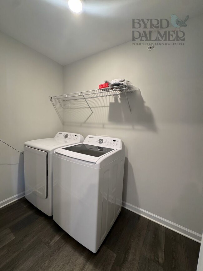 Building Photo - Move in Ready! Easy & Quick move-in process