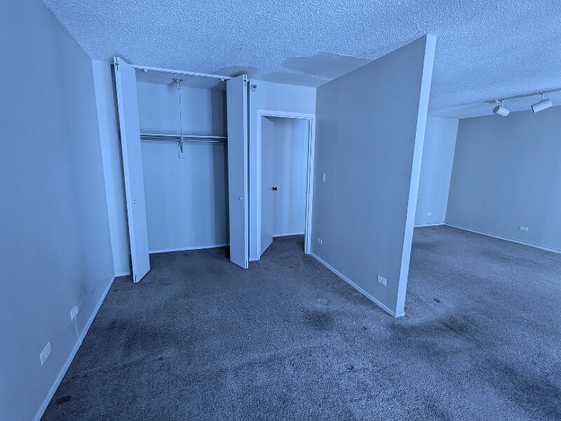 Building Photo - 10 E Ontario St