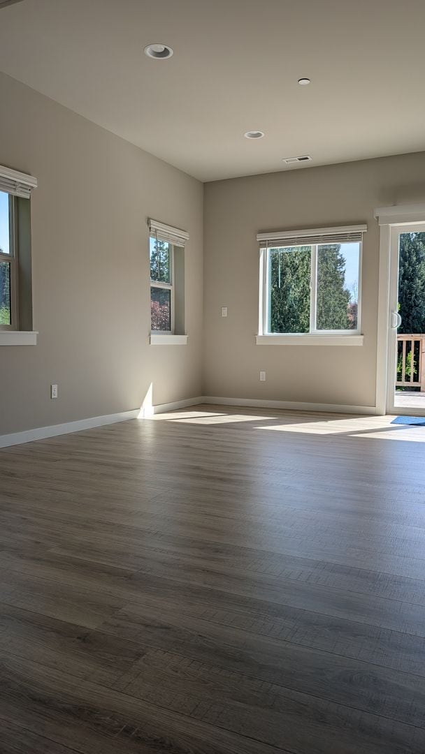 Building Photo - Mill  Creek 3 bedroom Townhome