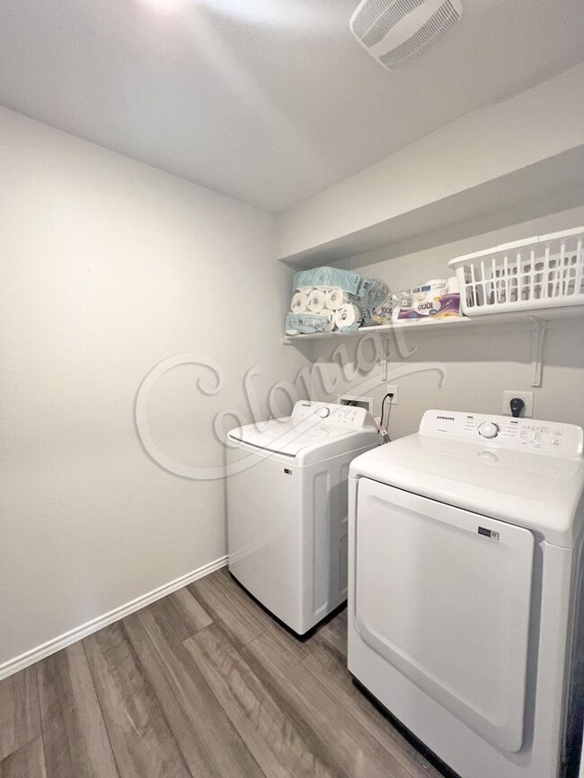 Building Photo - 1307 Cesarina St