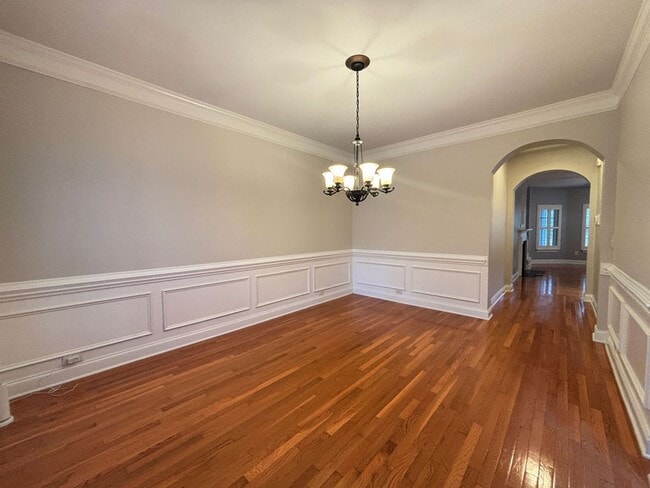 Building Photo - Available 1/15. Beautiful Remodeled 5 BR/4 BA Home in Park West!
