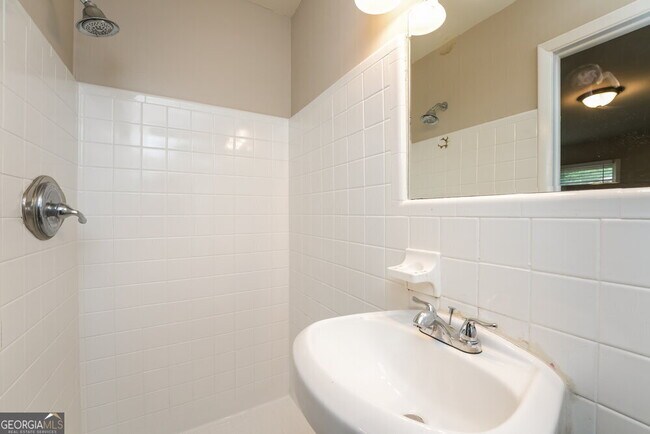 Building Photo - 1228 Weston Dr