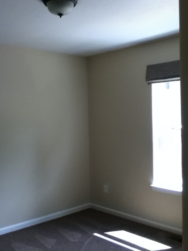 Building Photo - 4 Bedroom 2 Bathroom House - Close to MSU Campus